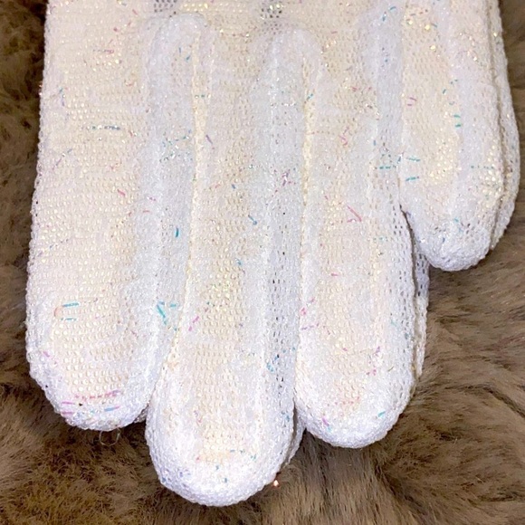 Vtg 1950's Fownes White Lace Gloves w/ Opalescent Pink Tinsel OS BNWT - Picture 3 of 8